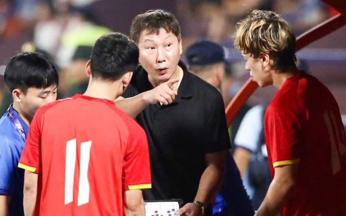 Tài thay người 'xuất thần' của HLV Kim Sang Sik