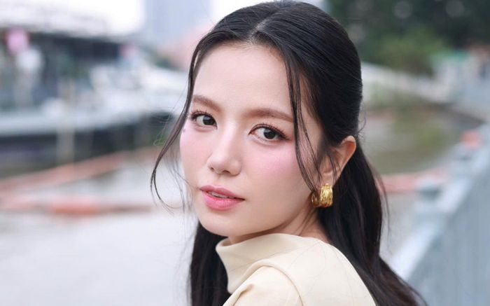 Nữ chính phim Mưa Đỏ gây chú ý với lời nhắn vỏn vẹn 4 từ