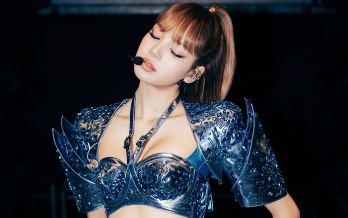 'Dậy sóng' với giọng hát của Lisa