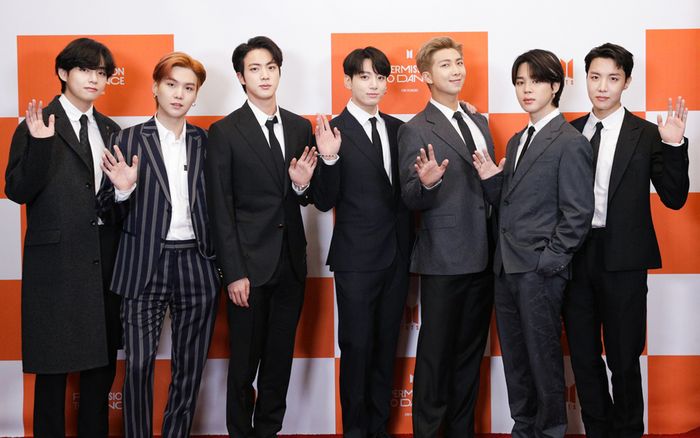 Cổ phiếu HYBE tăng mạnh sau khi 'át chủ bài' BTS công bố ngày trở lại