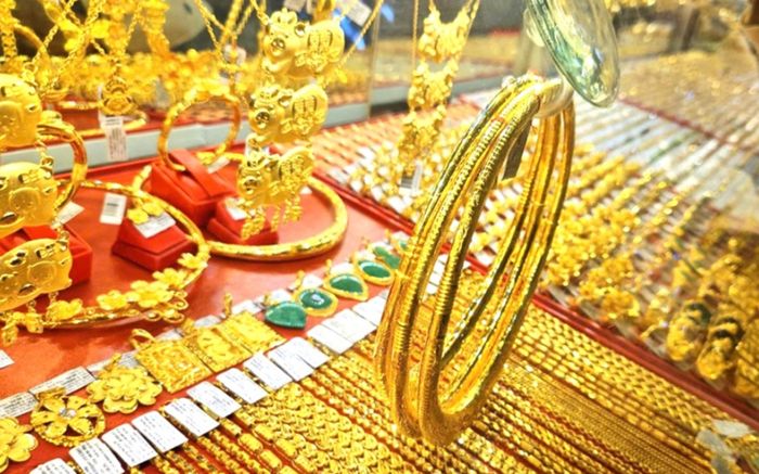 Tin tài chính hôm nay 20/1: Giá vàng lập đỉnh, USD suy yếu