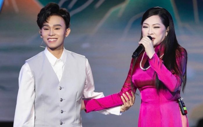 Xôn xao giá tiền để nghe Hồ Văn Cường hát