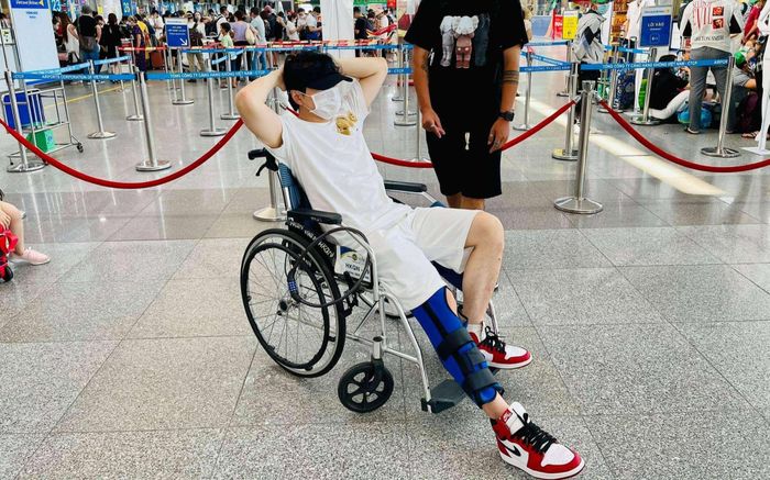 Karik nhập viện, không thể đi lại bình thường trong 6 tháng