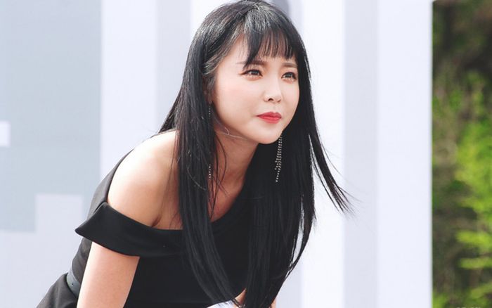 Hong Jin Young lộ diện giữa tin đồn mang thai, diện mạo thế nào?