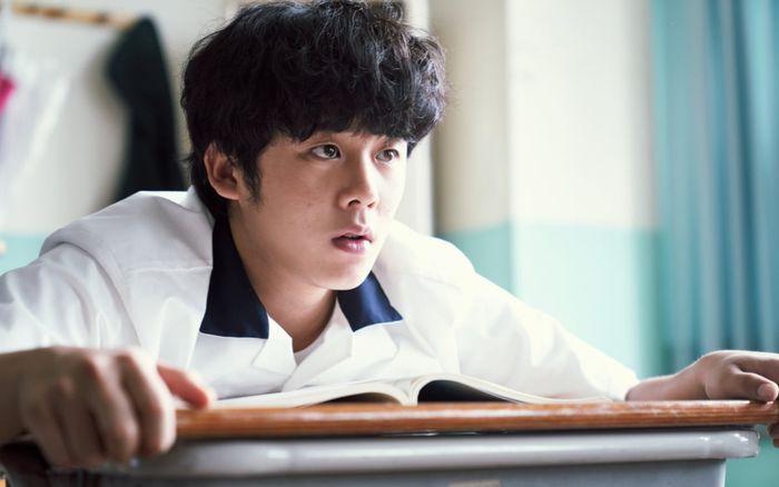 Moving 2 thay nam chính