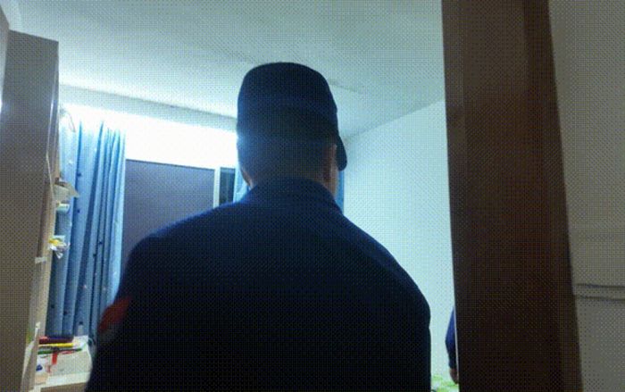 Người mẹ gọi cứu hỏa nhờ bắt con trai lúc nửa đêm, lý do khiến ai cũng bất ngờ