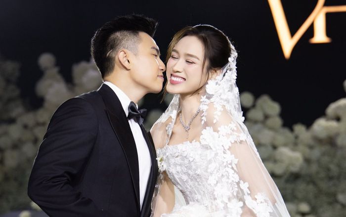 Hoa hậu Đỗ Thị Hà lãng mạn bên ông xã Viết Vương