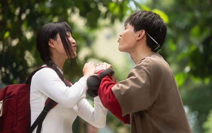 Một sao nữ phải vội đính chính vì đăng clip tình tứ với Anh Tú giữa tin đồn hôn nhân