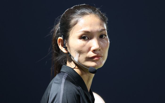 Quyết định đúng của AFC với nữ trọng tài Lào