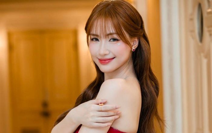 Về Bắc Ninh quê Hoà Minzy, ghé thăm 3 địa điểm cầu may nổi tiếng mỗi dịp Tết đến Xuân về