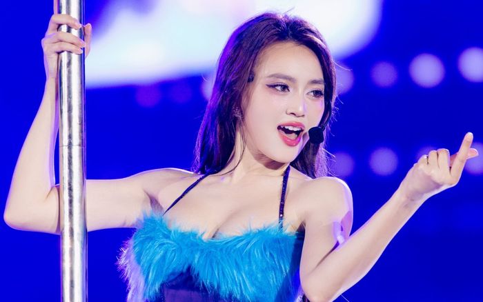 Đoạn clip ghi lại cảnh khó ngờ của Ninh Dương Lan Ngọc