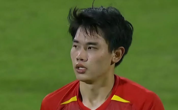 Trọng tài đúng khi rút thẻ đỏ cho Đình Bắc?