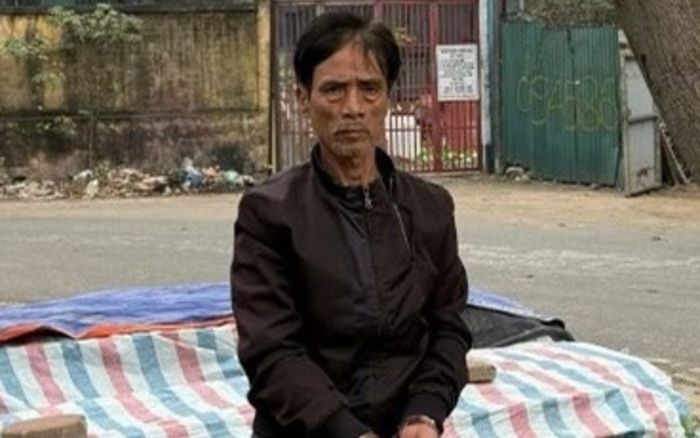 Cụ ông vướng lao lý vì 9 bóng đèn chiếu cây