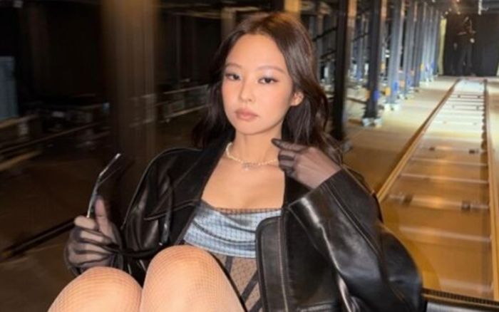 Không thể rời mắt khi Jennie (BLACKPINK) diện đồ xuyên thấu đầy gợi cảm