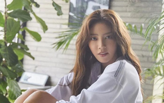 'Mỹ nhân xứ Hàn' Son Dam Bi khoe cơ bụng số 11 sau khi sinh con, hội chị em trầm trồ