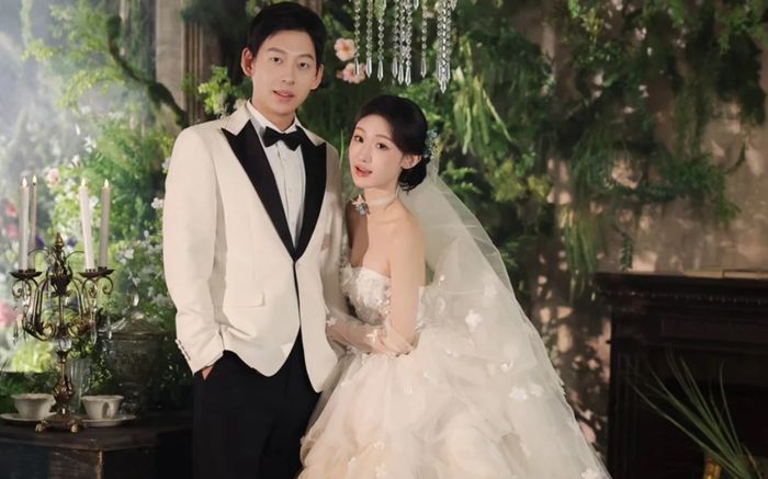 Vừa kết hôn 7 ngày, chồng đại gia của nữ ca sĩ lộ tin nhắn ngoại tình gây sốc