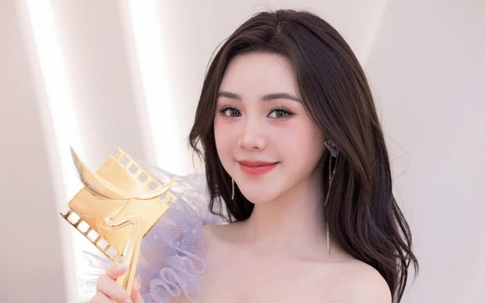 Quỳnh Kool khóc hút triệu view