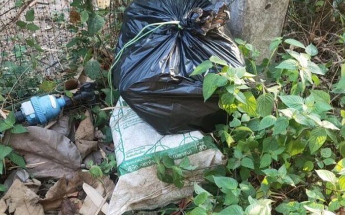 Phát hiện bao tải lạ dưới chân cột điện, người dân bàng hoàng khi mở ra