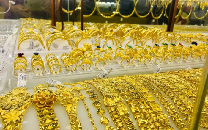 Tin tài chính hôm nay 27/1: Vàng giữ đỉnh, USD suy yếu