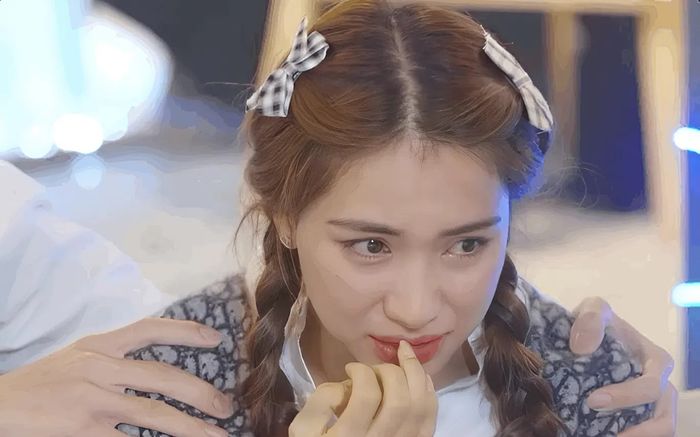 Hòa Minzy gặp sự cố lớn