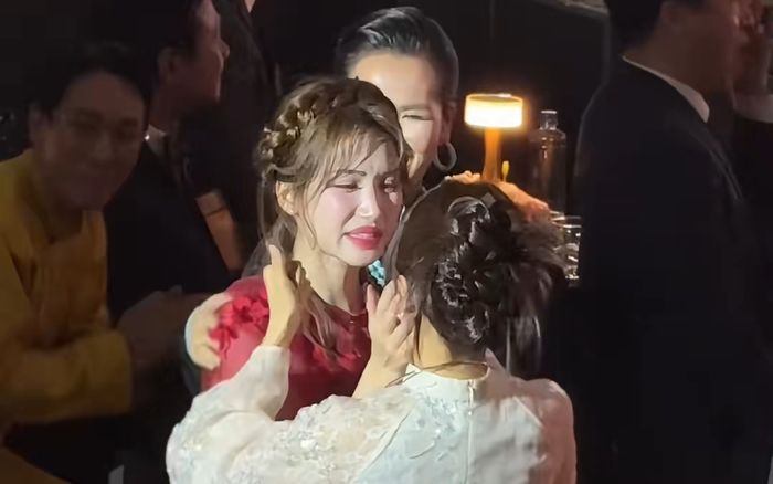 Hành động ấm lòng của Phương Mỹ Chi dành cho Hoà Minzy