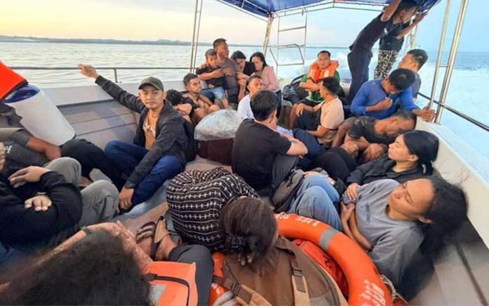 Lật phà chở hơn 350 người trên biển, 18 người đã thiệt mạng