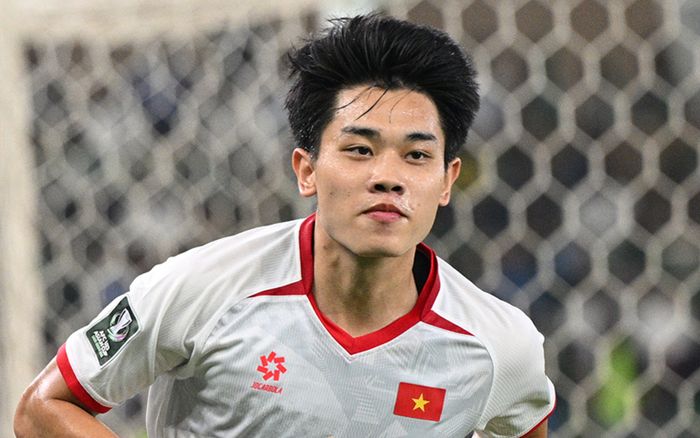 Món quà 30 triệu đồng của tiền đạo Đình Bắc