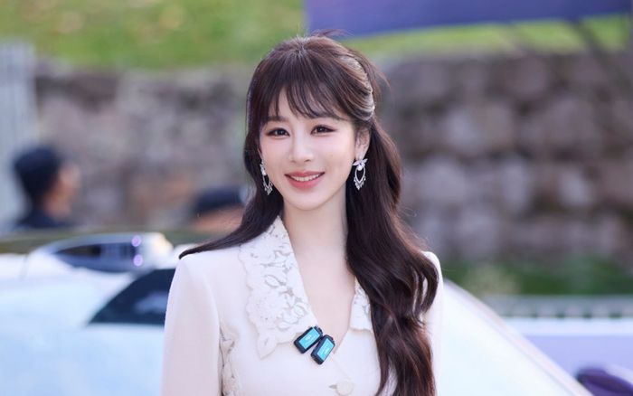 Hành động ngọt ngào của Dương Tử thu hút 300 triệu lượt xem