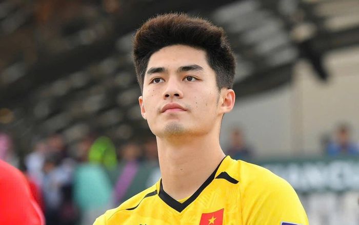 Hành động rất đẹp của Trần Trung Kiên với cầu thủ 'đen đủi nhất' lứa U23 Việt Nam