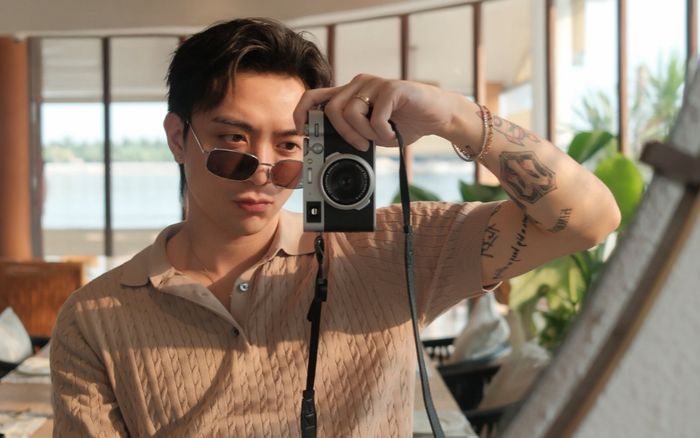 Chiếc máy ảnh hơn 50 triệu của Soobin Hoàng Sơn