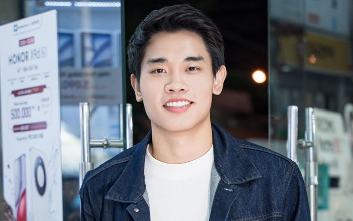 Vòng tay 200 triệu của tiền đạo Đình Bắc