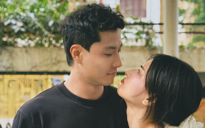 Thanh Sơn tình tứ bên nữ diễn viên kém 9 tuổi