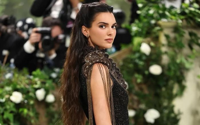 Người mẫu Kendall Jenner tuyên bố một câu cực gắt về chuyện tình cảm