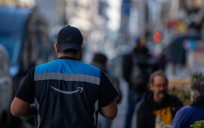 Chỉ một email nội bộ khiến hàng loạt nhân viên Amazon hoang mang