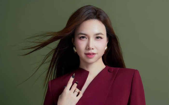 Động thái của Đinh Ngọc Diệp giữa lúc phim của Victor Vũ trở lại