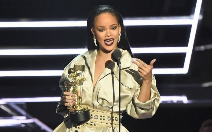 Không ra nhạc mới, Rihanna vẫn lập kỷ lục chưa từng có: Kỳ này chị yên tâm có bầu tiếp!