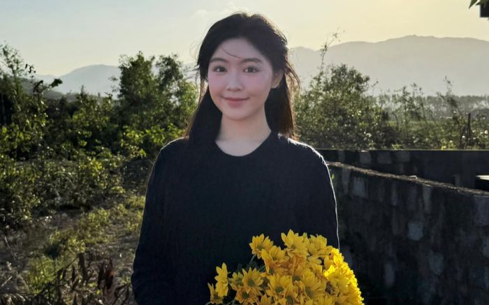 Con gái MC Quyền Linh khoe sắc trong ảnh mới