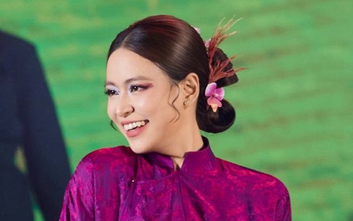 Những bộ trang phục đậm chất Việt Nam của Hoàng Thuỳ Linh