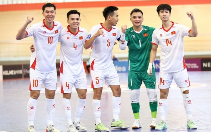 Việt Nam tạm soán ngôi Thái Lan, sắp vào tứ kết Asian Cup
