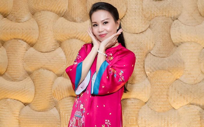 Cẩm Ly 'bắt lỗi' một nam ca sĩ, danh tính chẳng xa lạ