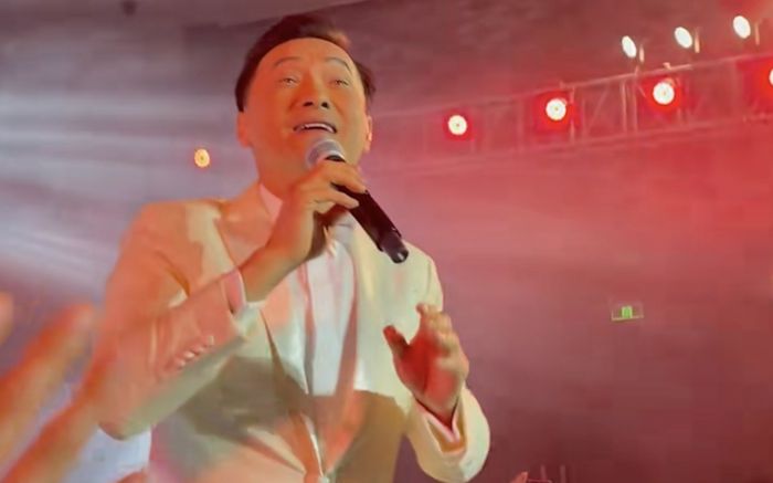 Nam diễn viên 59 tuổi đi hát trở lại sau 10 năm giải nghệ, bất ngờ phản ứng của khán giả
