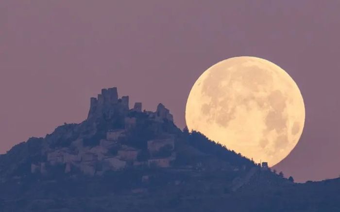 Hôm nay (3/1), người Việt có thể ngắm 'siêu trăng sói' vào khung giờ nào?