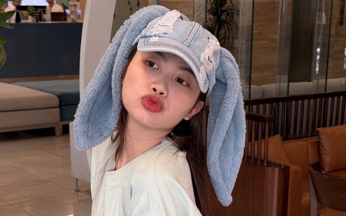 Phương Mỹ Chi mắc cỡ với fanclub