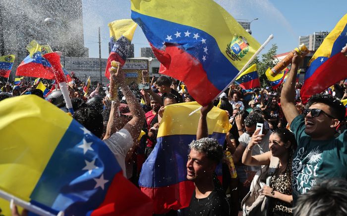 Người dân Venezuela tại Chile xuống đường sau khi Tổng thống Maduro bị bắt giữ