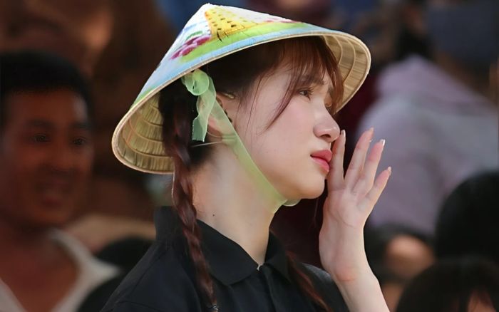 Hòa Minzy đối mặt 'sóng dữ'