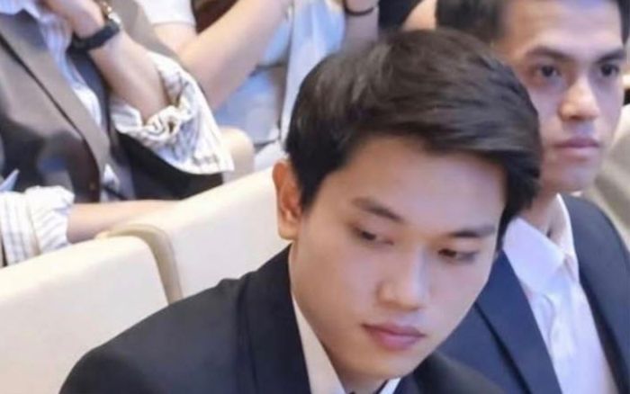 Phản ứng của khán giả khi Đình Bắc liếc mắt nhìn Á hậu