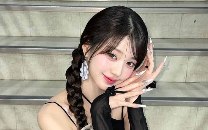 Sự thật chuyện Jang Wonyoung (IVE) bị tố đến muộn sự kiện