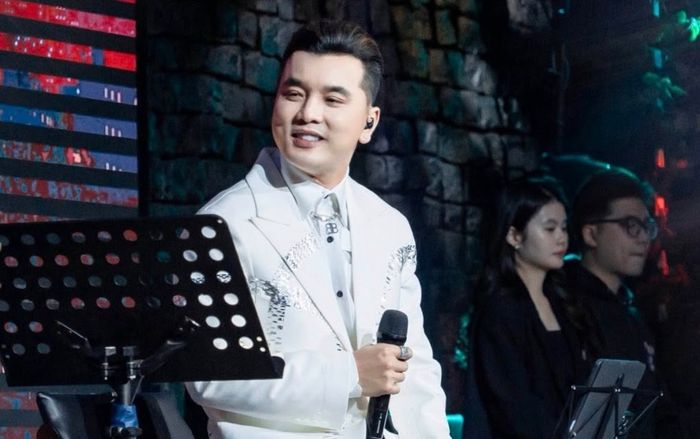 Chuyện gì đang xảy ra với Ưng Hoàng Phúc?