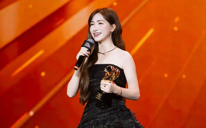Lời thanh minh của Hòa Minzy sau giải Mai Vàng tiếp tục gây tranh cãi