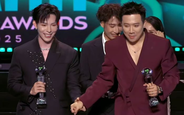 Khán giả phản ứng mạnh trước hành động 'ghi điểm' của Trấn Thành tại Làn Sóng Xanh